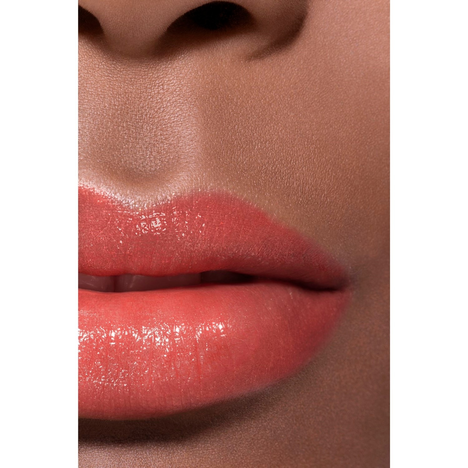 EL BÁLSAMO CON COLOR HIDRATANTE, CON UNA INTENSIDAD A MEDIDA, PARA UNOS LABIOS MÁS BELLOS DÍA TRAS DÍA